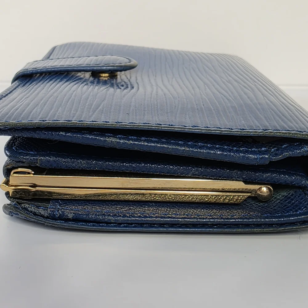 Louis Vuitton Epi Kisslock Wallet - Picture 4 of 9